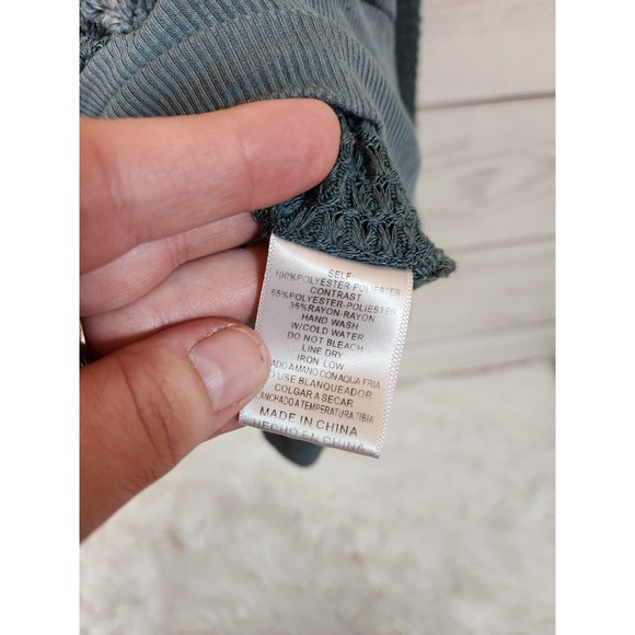 Listicle Women's Blue‎ Green Dolman Sleeve Crew Neck Pullover Blouse Size Medium - Picture 4 of 6